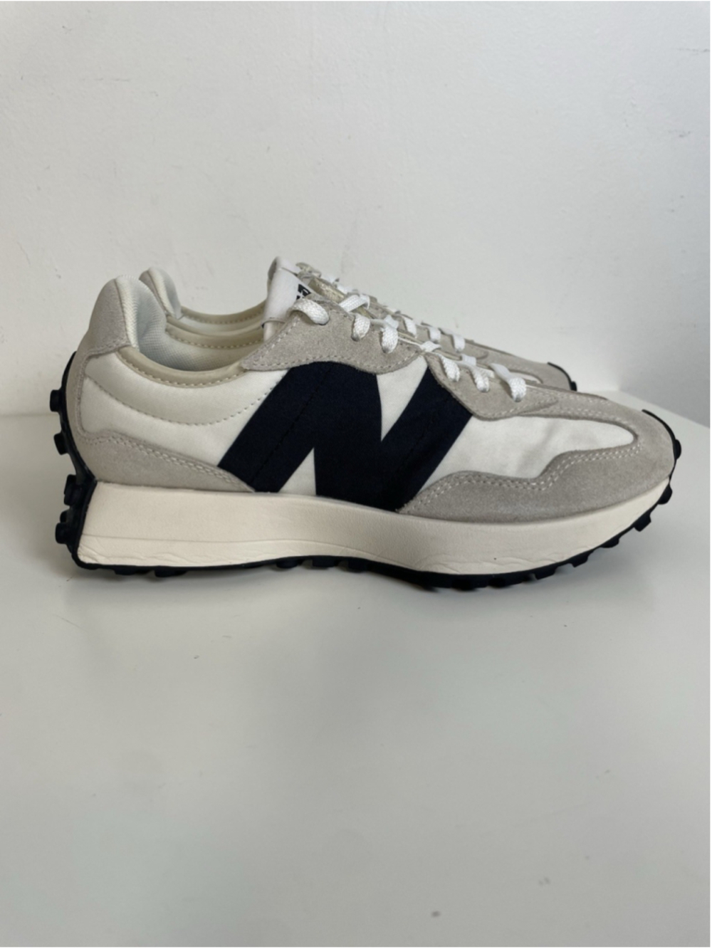 New Balance 327 Sneakers Women’s 7.5 Sea Salt Black Suede